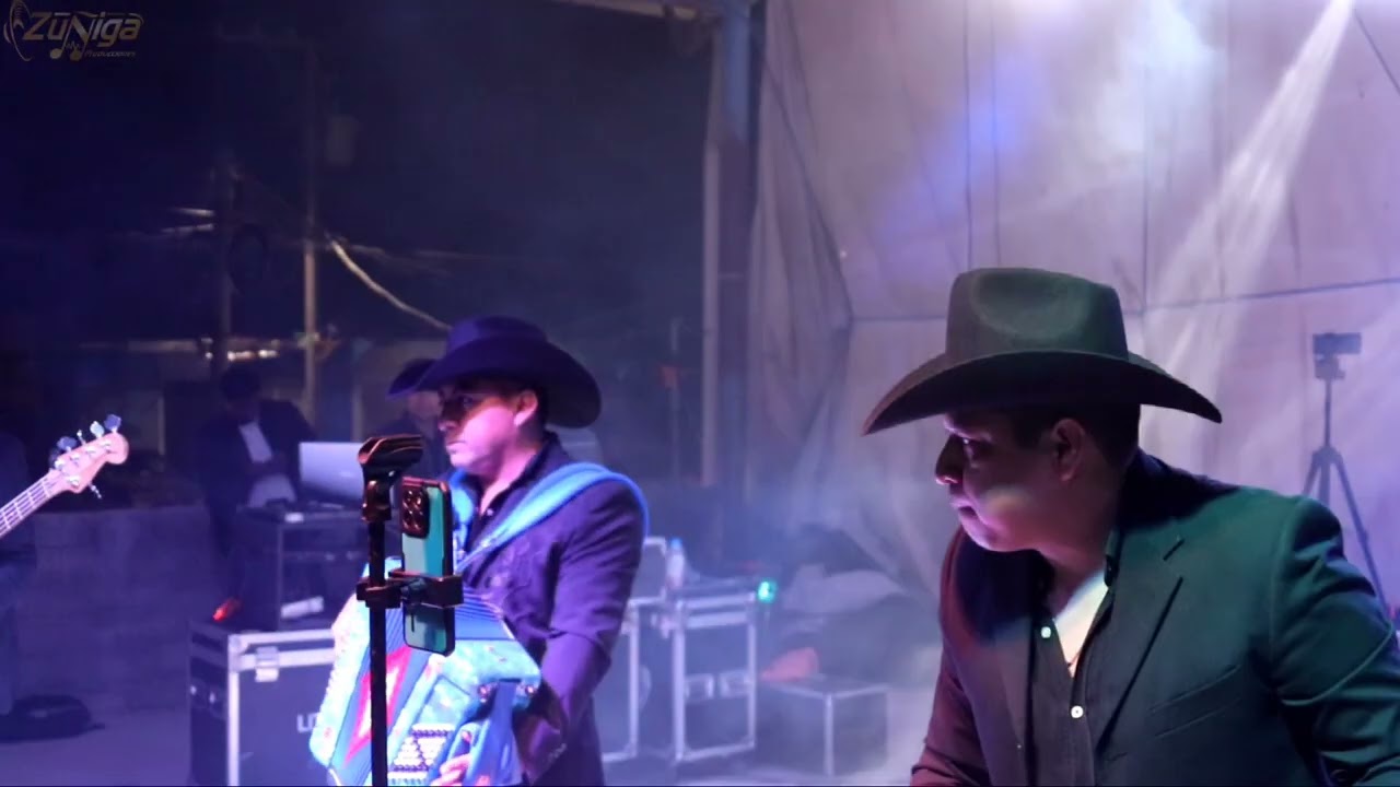 A Mover El Chikistrikis / Honorables 