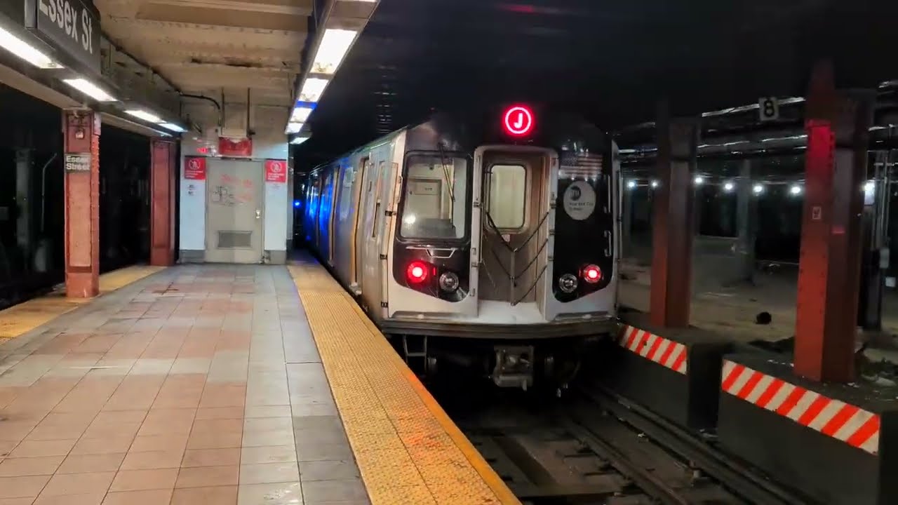NYC Subway: R160 (J) Train Boarding Through 3 DOORS ONLY @ Essex Street (Railroad Style Operations)