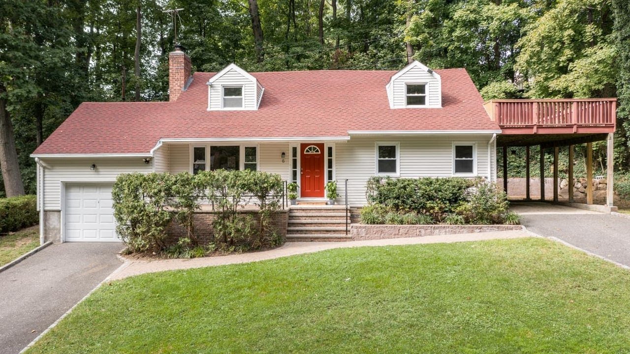 6 Woodland Rd, Glen Cove, NY