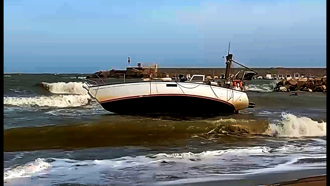 Danger (4K) - From Calm to Chaos - Costa del Sol Storm and Boats Washed Ashore