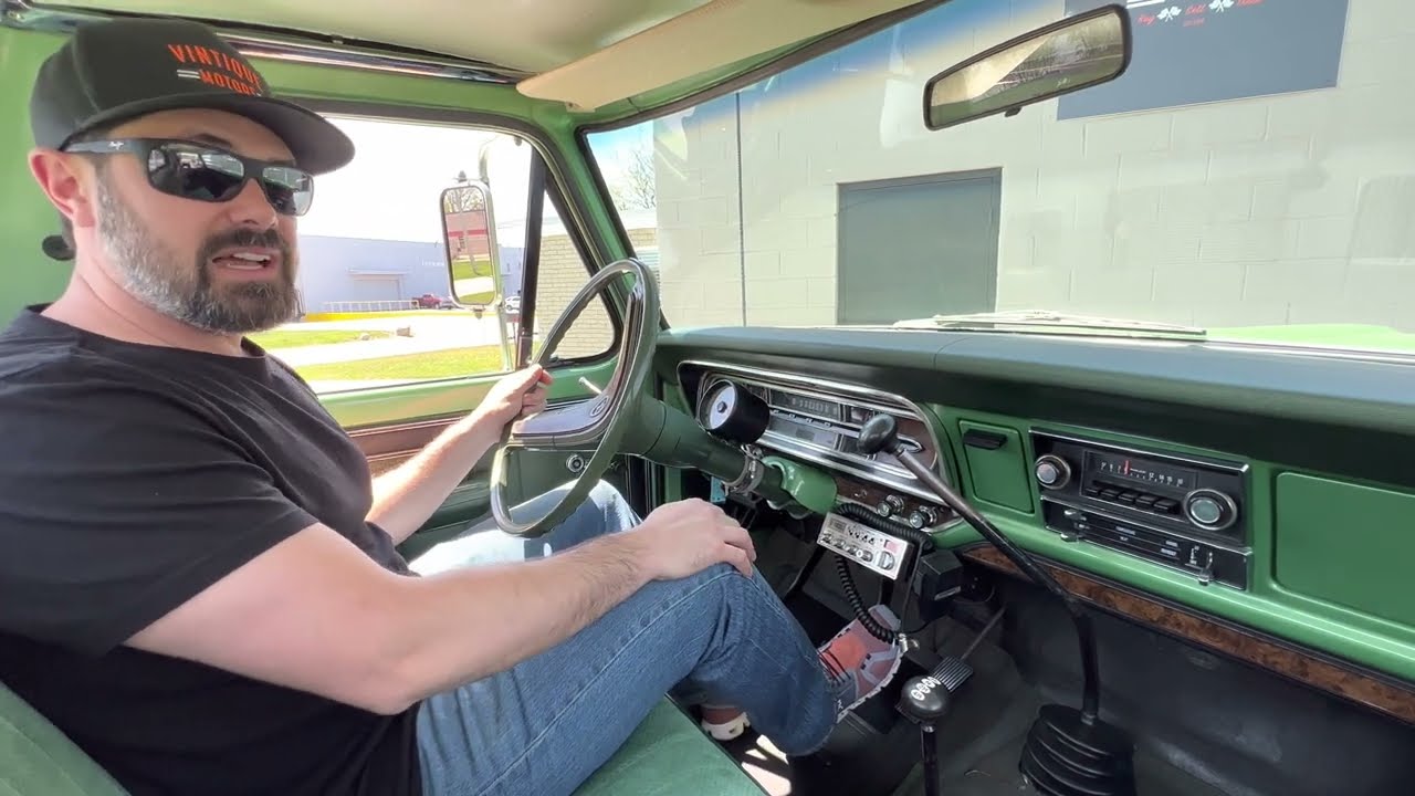 Ford F-250 Ranger 4x4 1972 года, 4-ступенчатая коробка передач, вид с места водителя