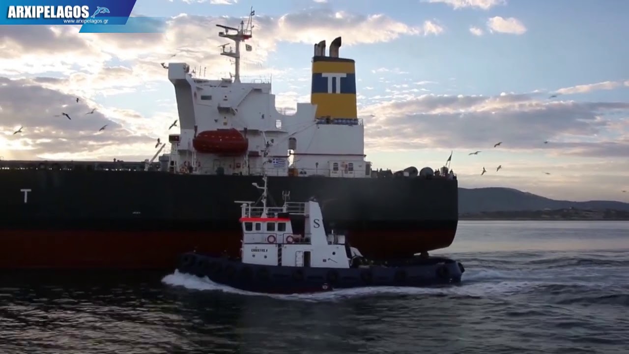 TRIDENT HOPE - Crude Oil Tanker (IMO: 9271377)  Accompanied by tugs