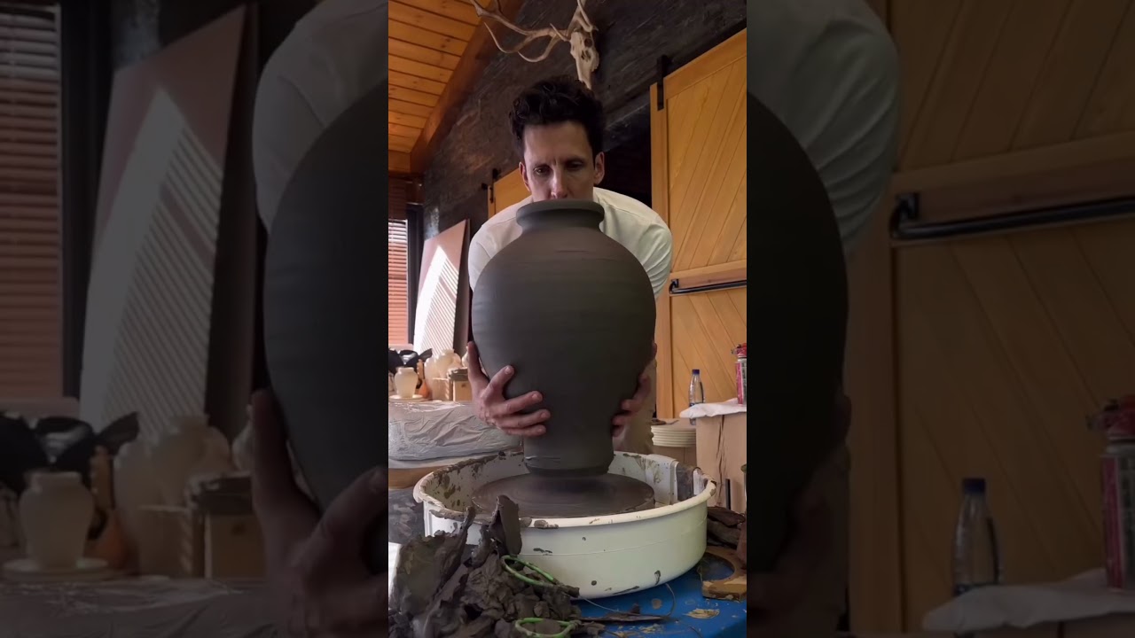 In 18 seconds, you&rsquo;ll learn how to make a pointed-base amphora. Enjoy!