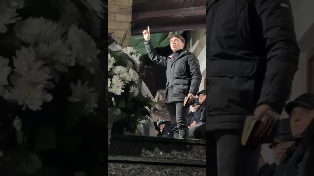 Mergea un batrinel spre adunare. poezie. Beniamin Halitchi.