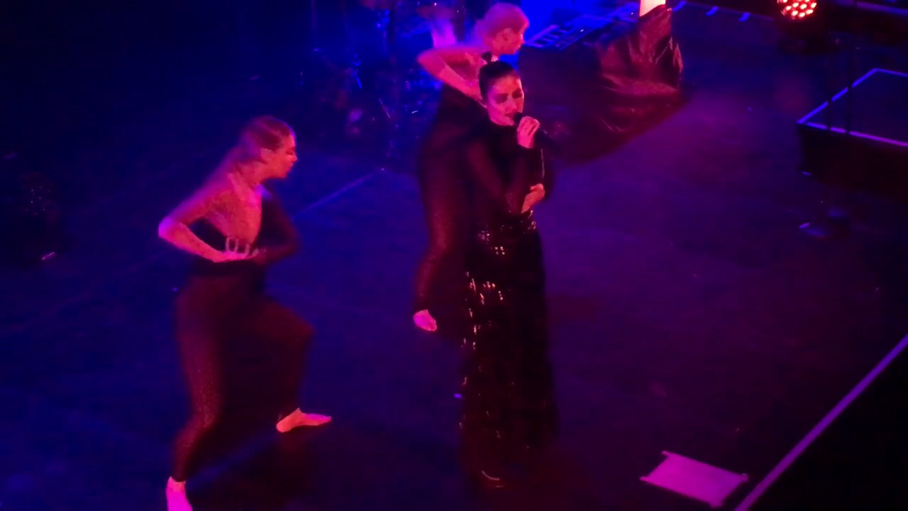 Banks - Mind Games - Live at Paradiso