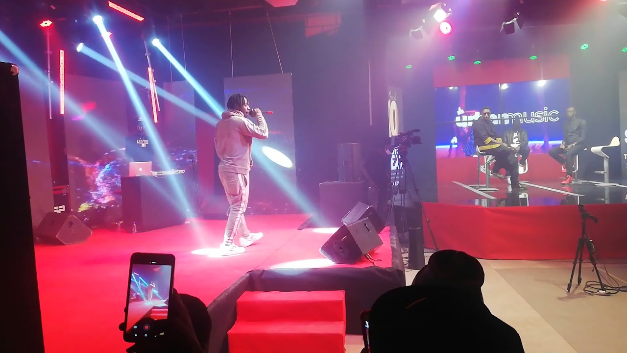 Nara P - Man Ak Sama Gaa Yi (version live) 10 ans Show Of The Year
