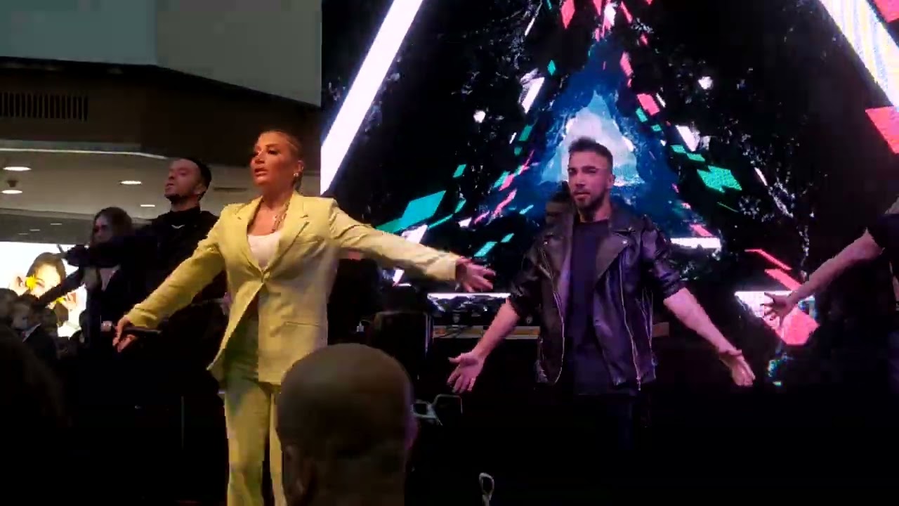 İrem Derici - Ben Tek Siz Hepiniz (Olivium Outlet Center) (01.04.2022)
