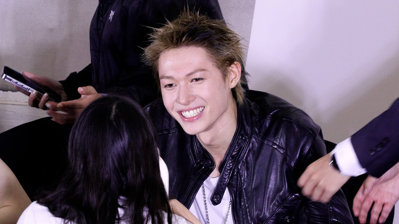 코르티스(CROTIS) MARTIN's Fansign 사인중인 '마틴' 직캠 | 공개 팬사인회 &bull; 250913
