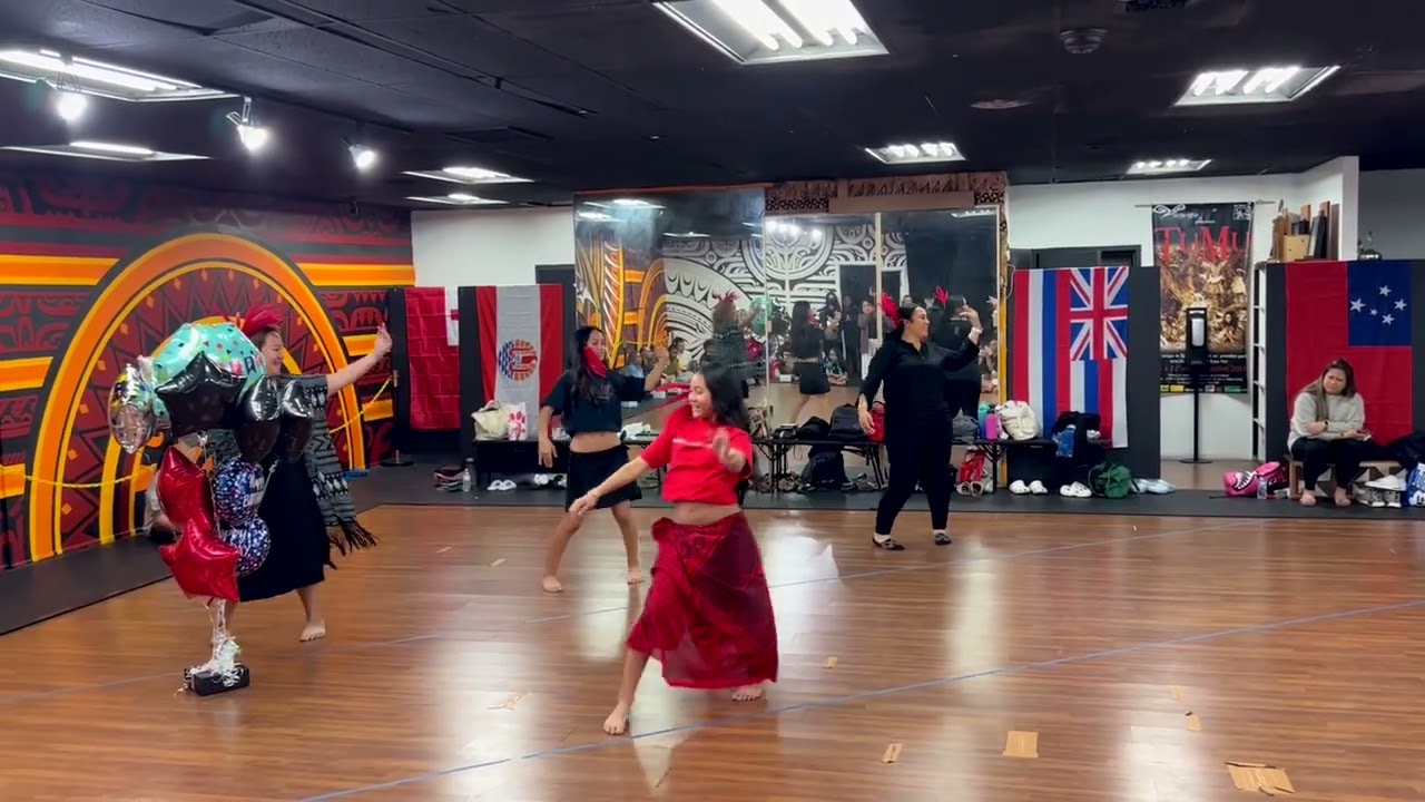 Ivana Moi (Nonosina) performing Ahuroa and Solo