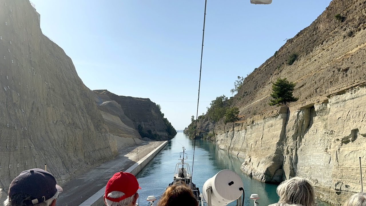 PASSAGE DU CELEBRE CANAL DE CORINTHE AVEC LA BELLE DE L'ADRIATIQUE DE CroisiEurope.