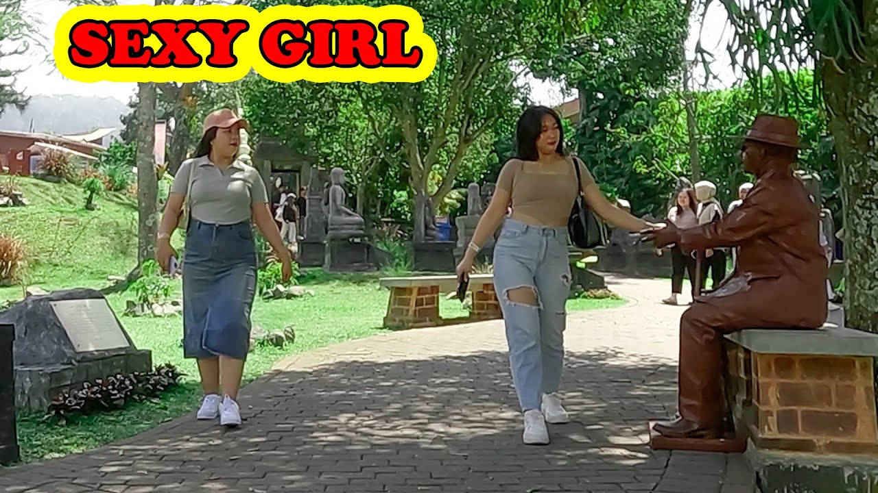 THE SEXY GIRL SCREAMED, LIVING STATUE PRANK, HUMAN STATUE PRANK