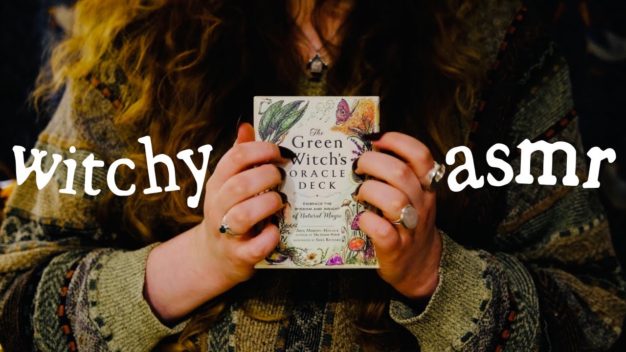 Оракул Зелёной Ведьмы 🌿💚 ASMR 🍃 (тихое чтение, перелистывание, перетасовка карт)