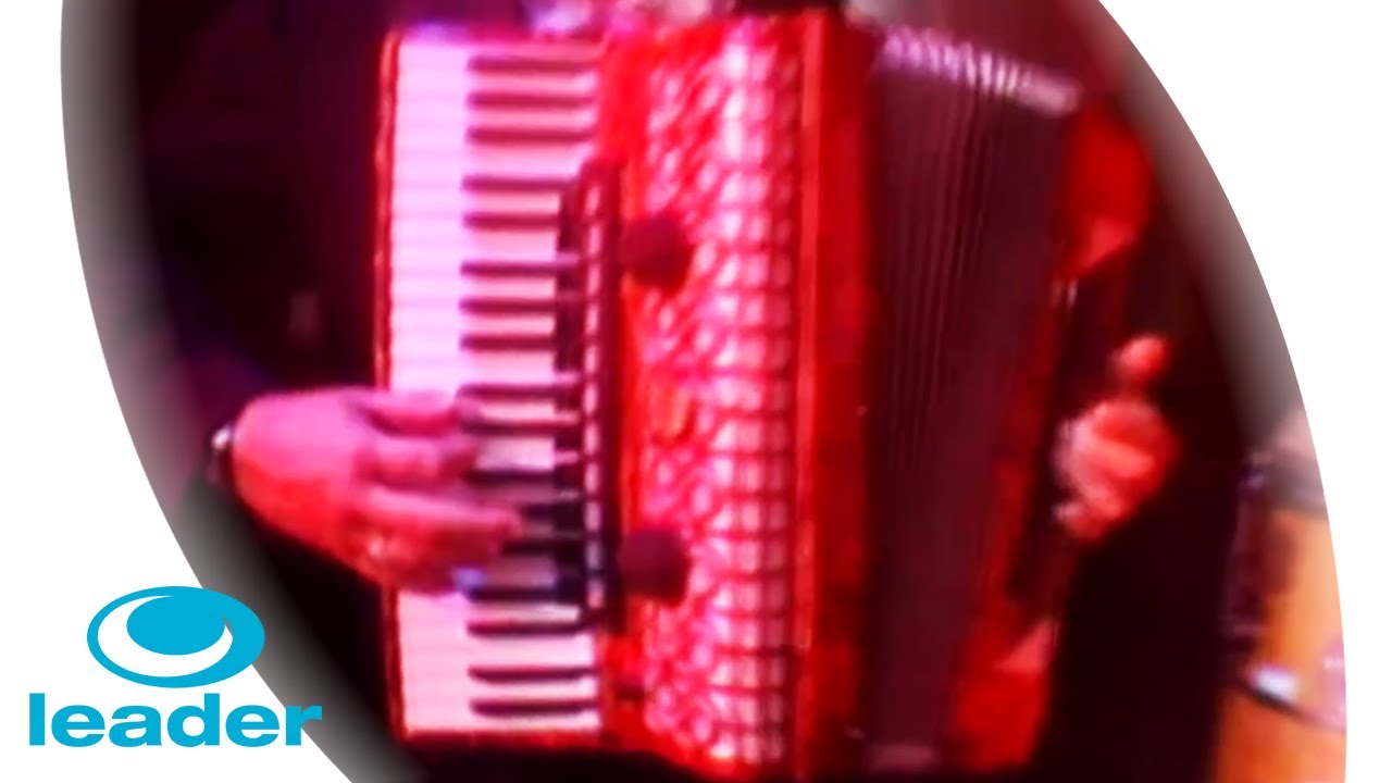 Los Palmeras - Olv&iacute;dala | Video Oficial