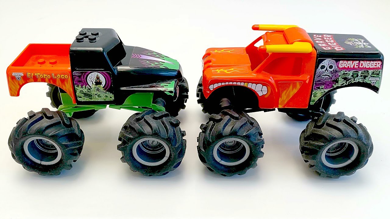 GRAVE DIGGER vs EL TORO LOCO | MONSTER JAM | K'NEX | MONSTER TRUCKS | HOT WHEELS