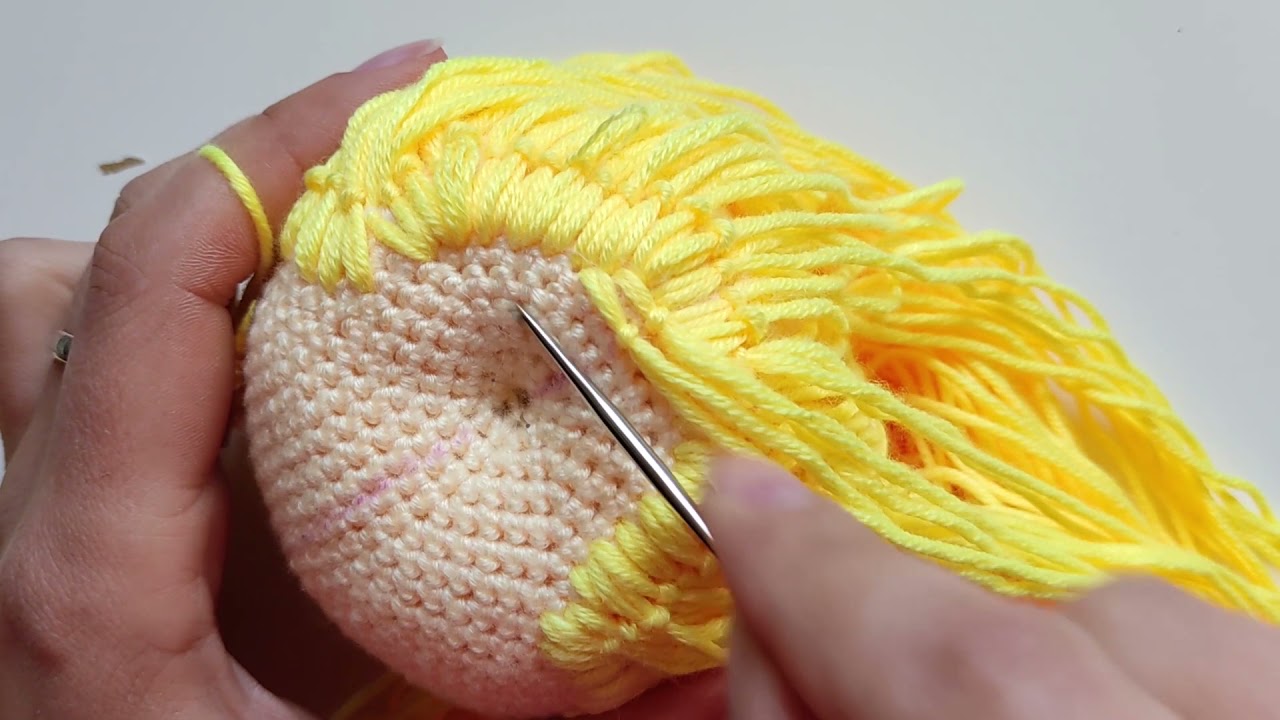 TUTORIAL-come creare capelli per grande testa bambola amigurumi quando si dispone di poco filo