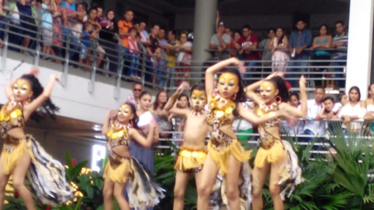 Mapale Luz Angélica millan Rico con el ballet del huila tierra viva