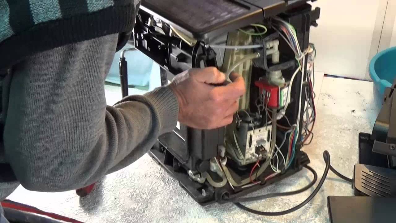 Кофемашина Delonghi Magnifiсa разборка, ремонт кофемолки.