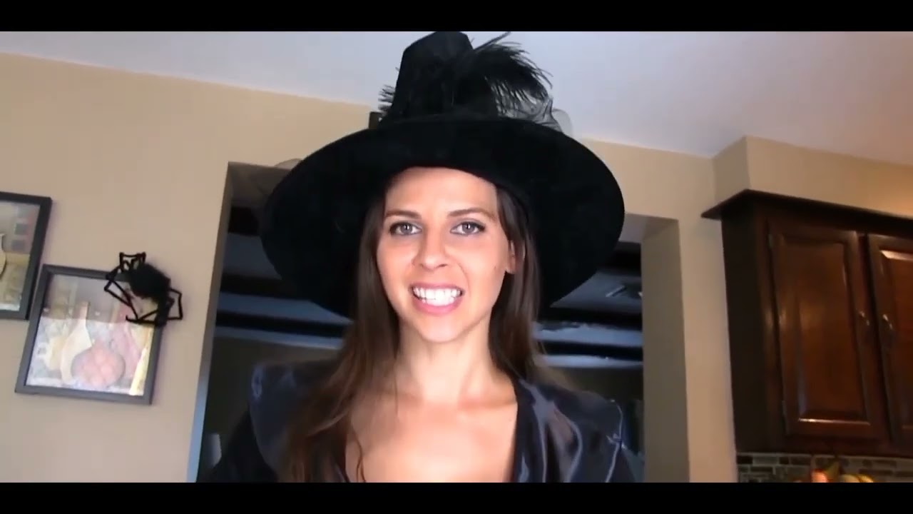 Giantess Cali L. - Trick and Treat