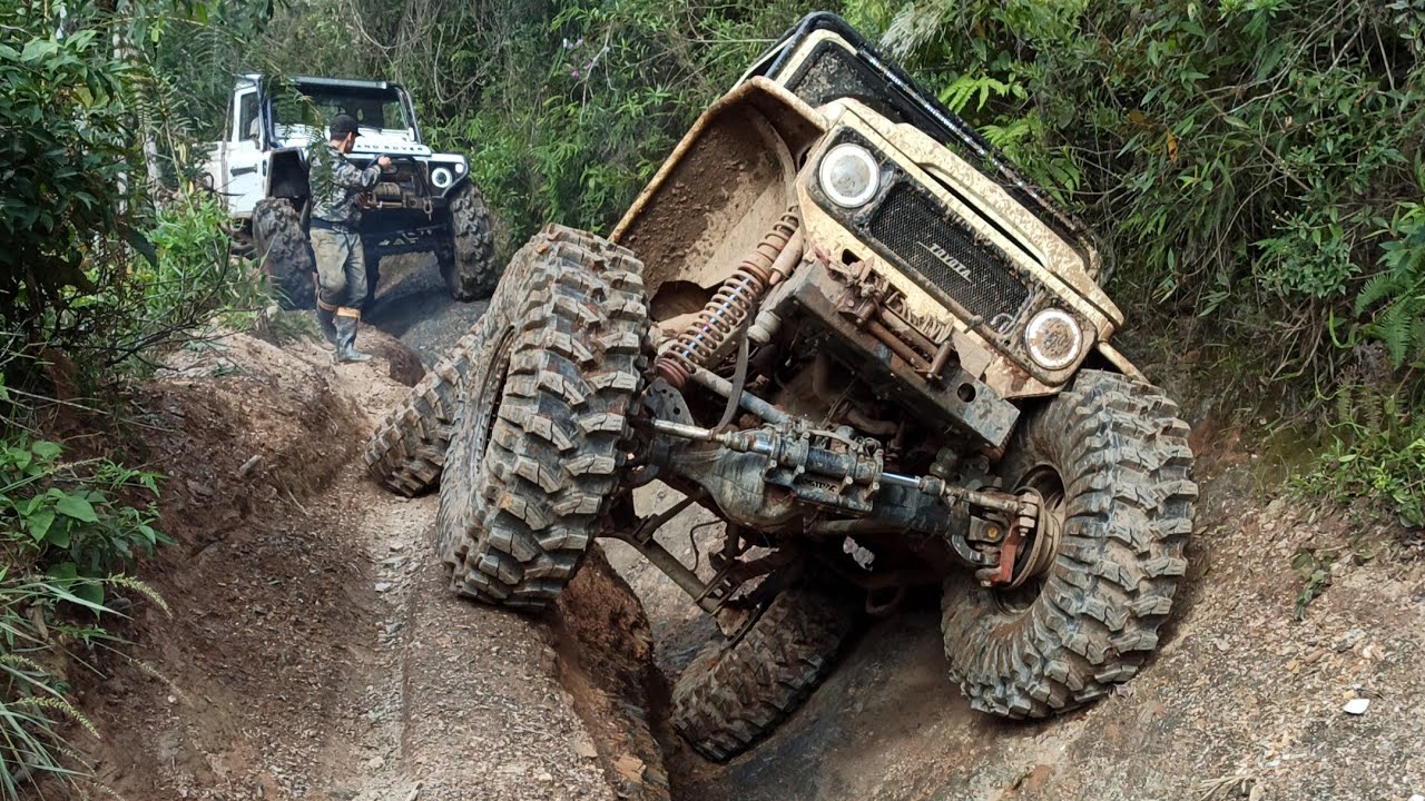 Erosões lama e barro na famosa trilha da Pedra Lisa / Troller Toyota Bandeirantes & Defender