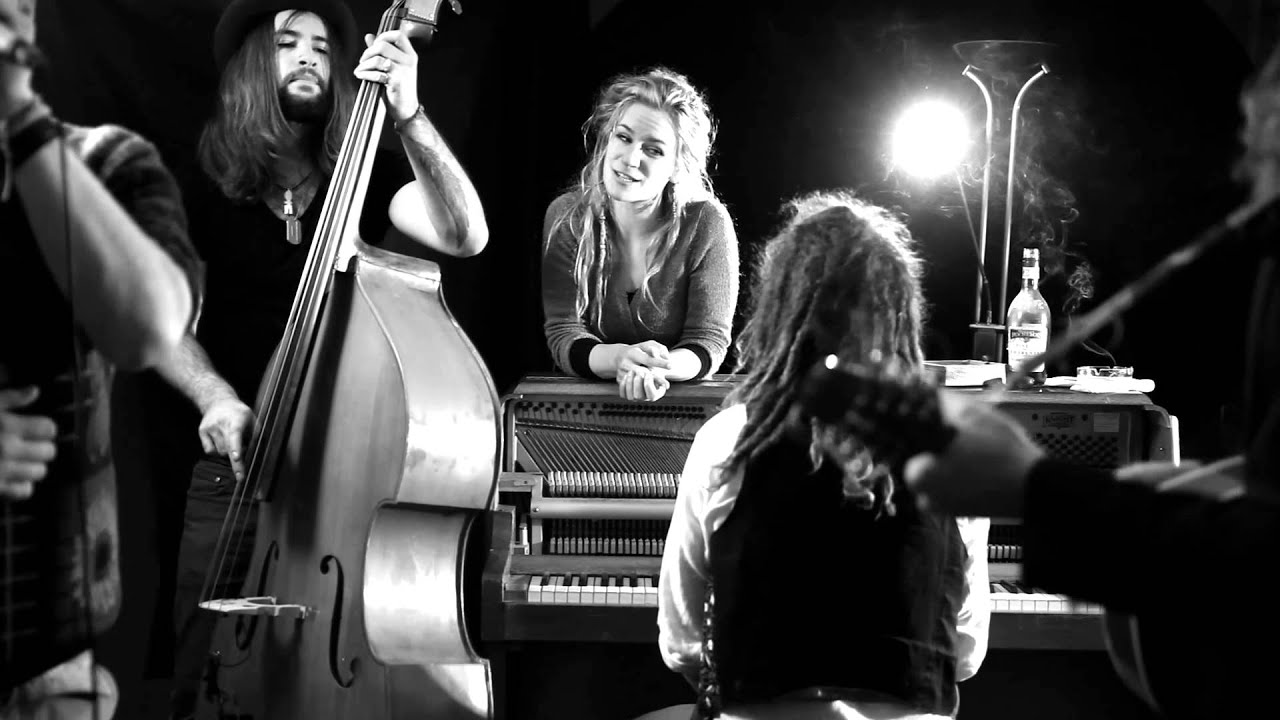 Fairytale of New York by The Pogues - CoCo and the Butterfields