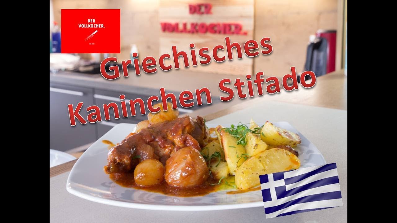 Griechisches Kaninchen Stifado mit glasierten Zwiebeln und Zitronenkartoffeln