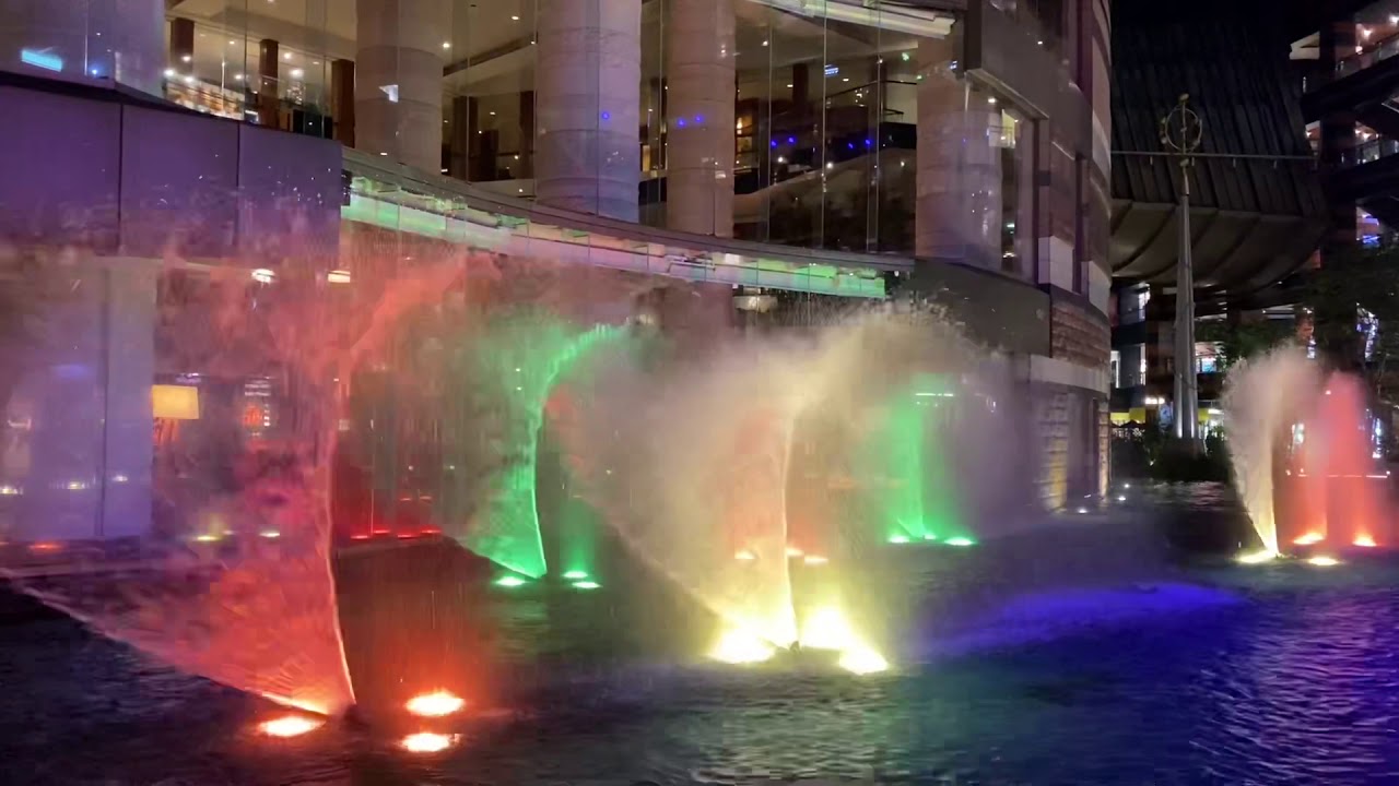 Canal city Hakata fountain show - (Ob la di Ob la da)shooter sounds good!