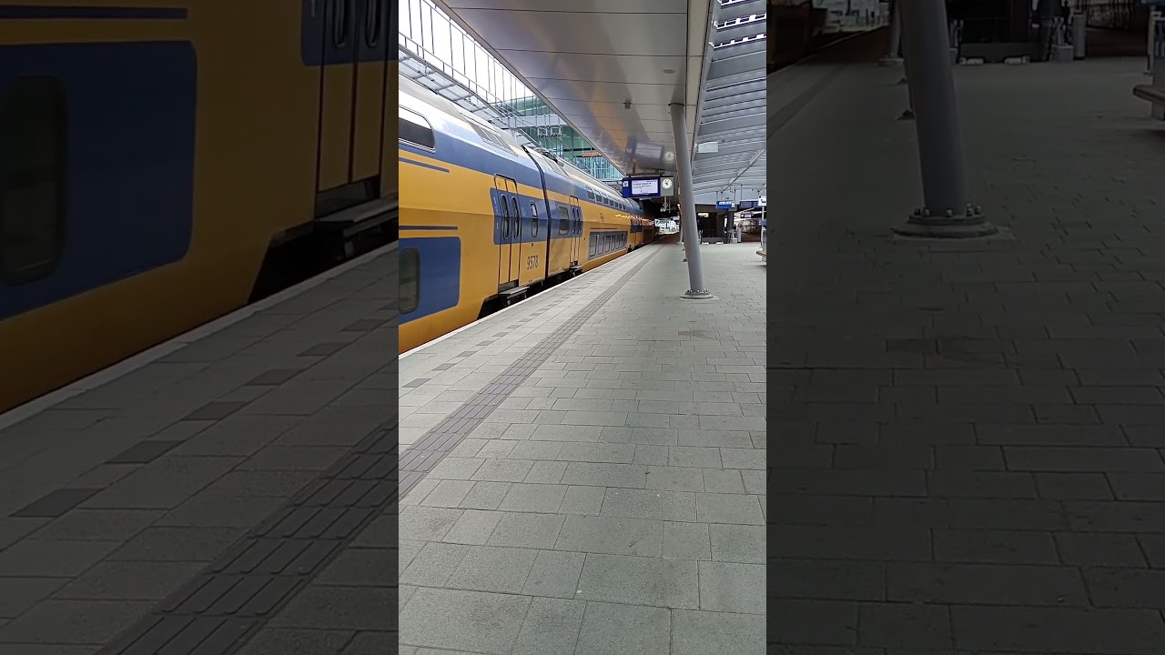 VIRM vertrekt toeterend uit Utrecht CS  #ns #foryou #treinen #treinleven #virm