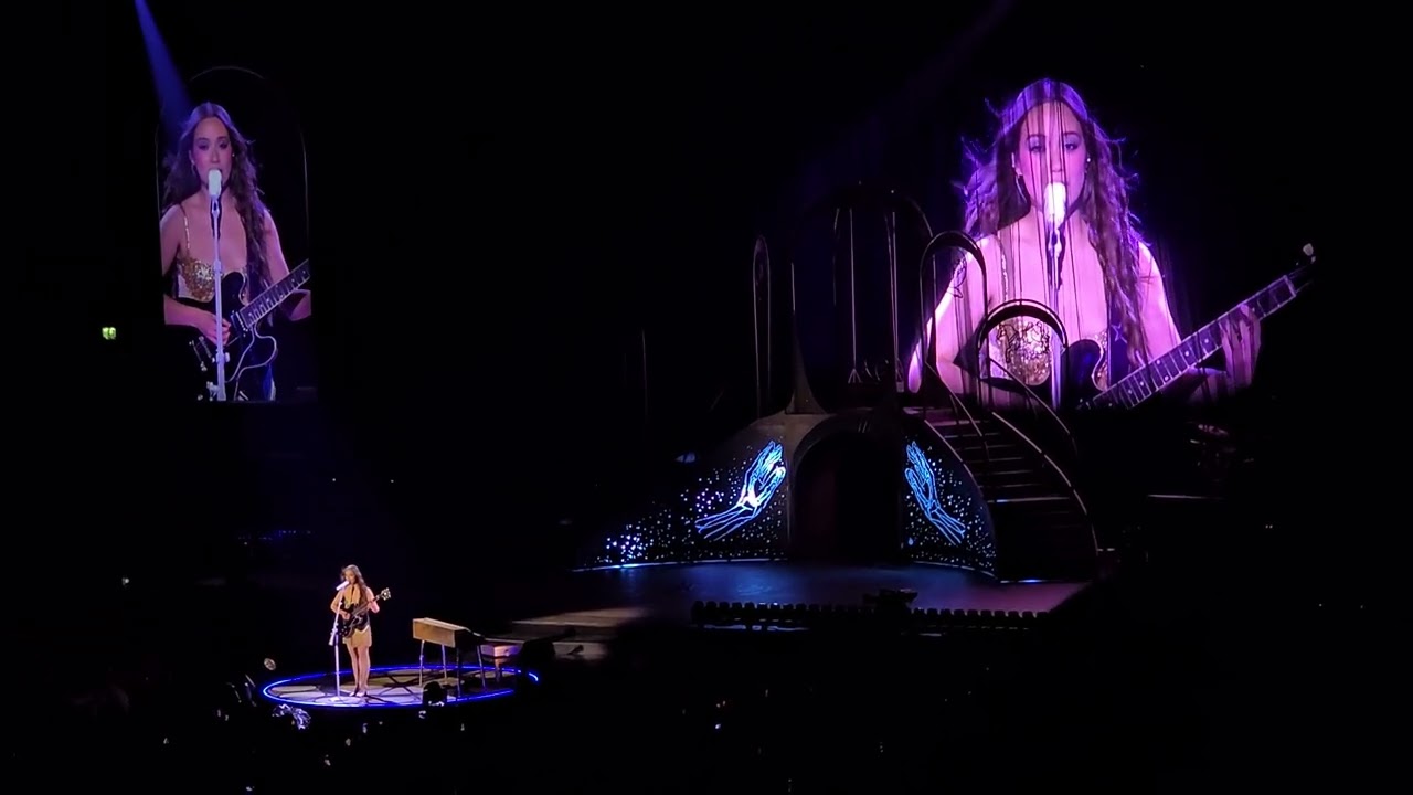 Laufey - Letter To My 13 Year Old Self live in the Ziggo Dome