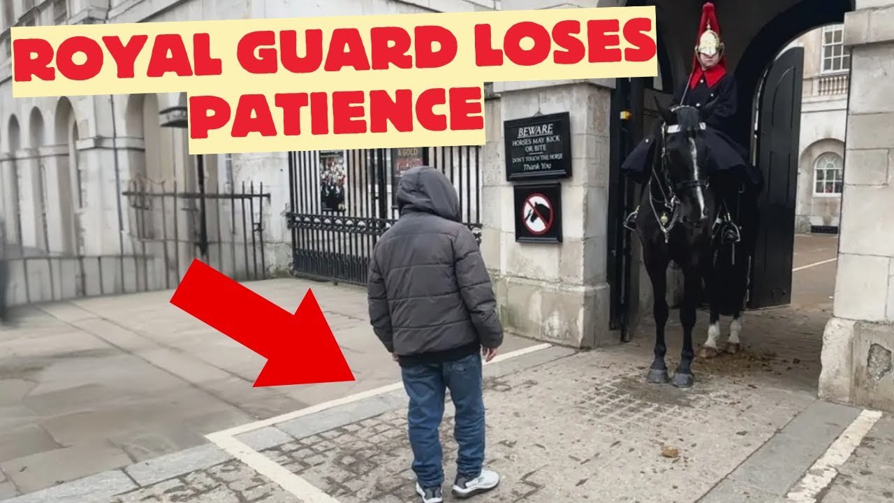 HORSE GUARD LOSES PATIENCE! Shouts at Tourist Standing in Horse’s Box