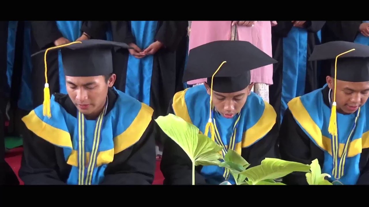 WISUDA ANGKATAN 'MUHARRIKUL AFKAR'