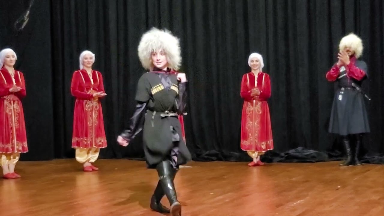 Dombay Halk Dansları Topluluğu Kafkas Dans Gösterisi (Karaçay - Çerkez) Video 10