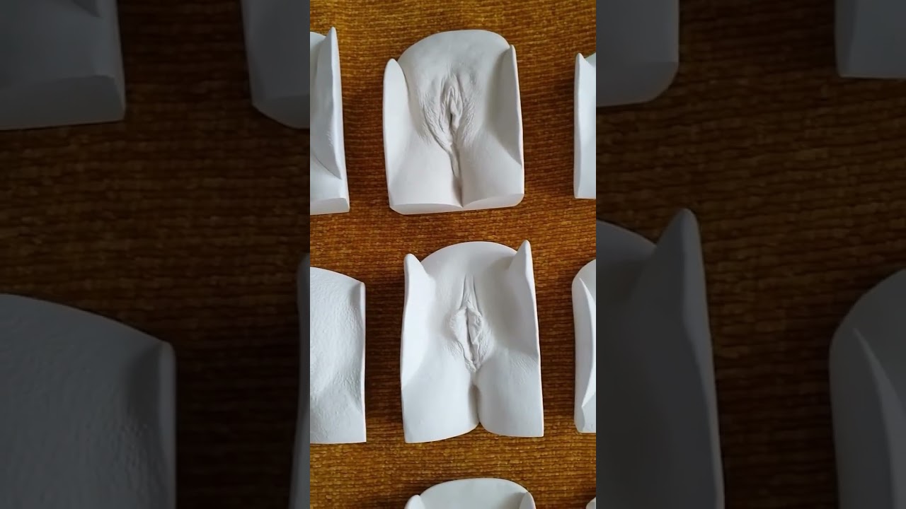 . Girls pu**y art (vagina art make with Hand 