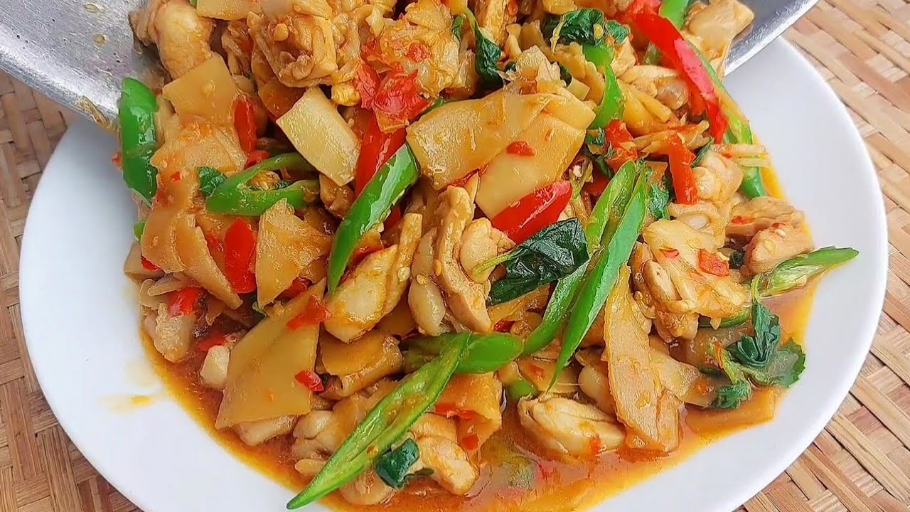ผัดเผ็ดไก่หน่อไม้ดอง ใครๆก็ผัดได้ แต่ผัดยังไงให้อร่อยนี่สิสำคัญ เมนูใกล้ตัวง่ายๆไม่ต้องคิดเยอะ