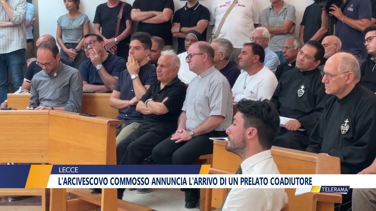 L'Arcivescovo commosso annuncia l'arrivo di un prelato coadiutore