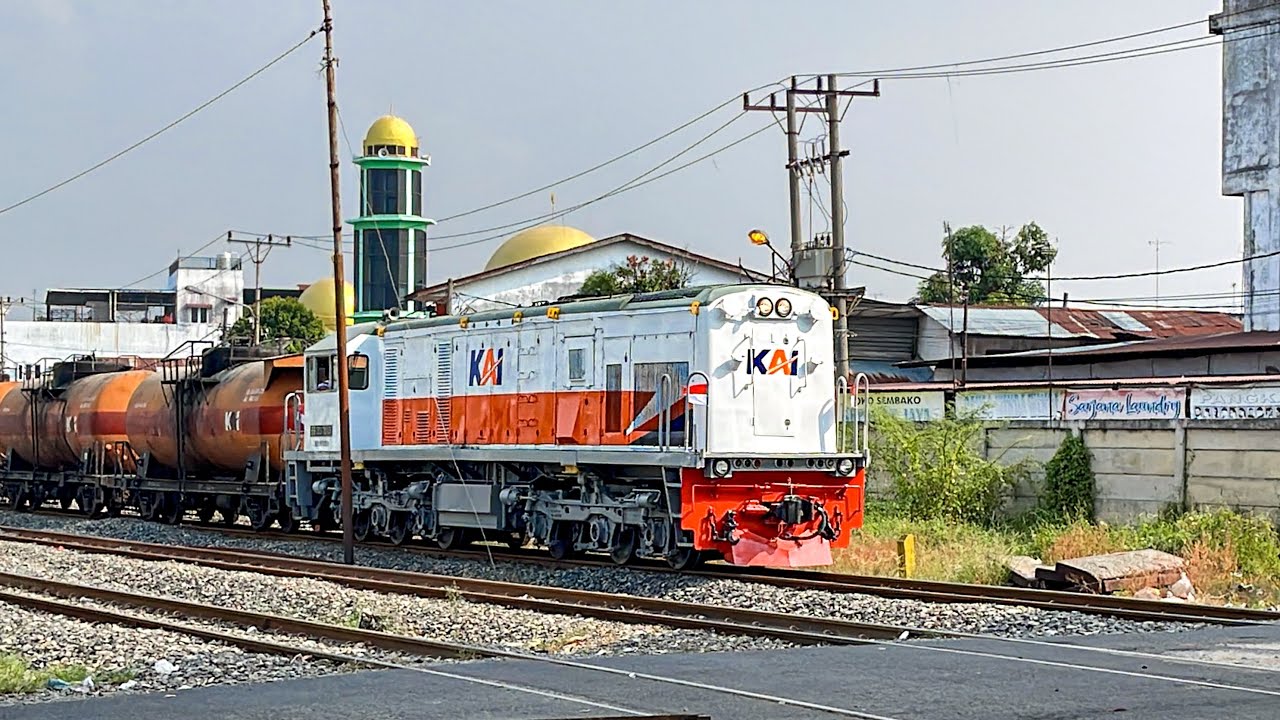 STASIUN TEMPAT ISTIRAHAT KERETA PENUMPANG‼️ Berburu Kereta Api di Bawah Flyover St Pulo Brayan