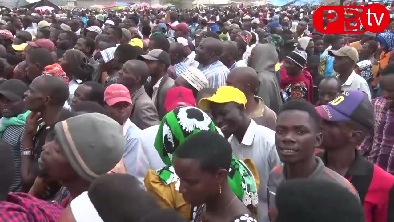 MAMIA WAJITOKEZA , MBINA YA WAGALU NA WAGIKA  UWANJA WA CCM BARIADI