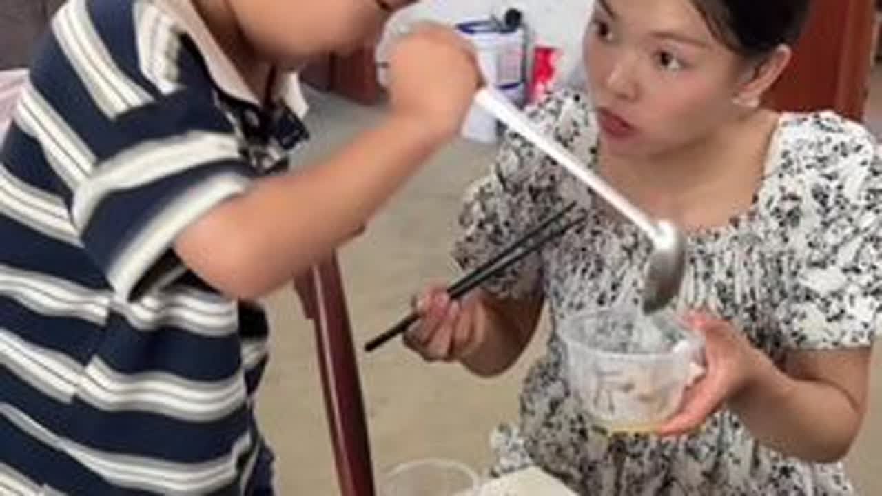 今天自己的生日家人都在身边感觉自己好幸福，其实幸福很简单，平平淡淡就好，祝自己生日快乐🎂也祝大家身体健康。#我的乡村生活 #农村生活 #记录真实生活 #家庭日常 #平平淡淡小日子