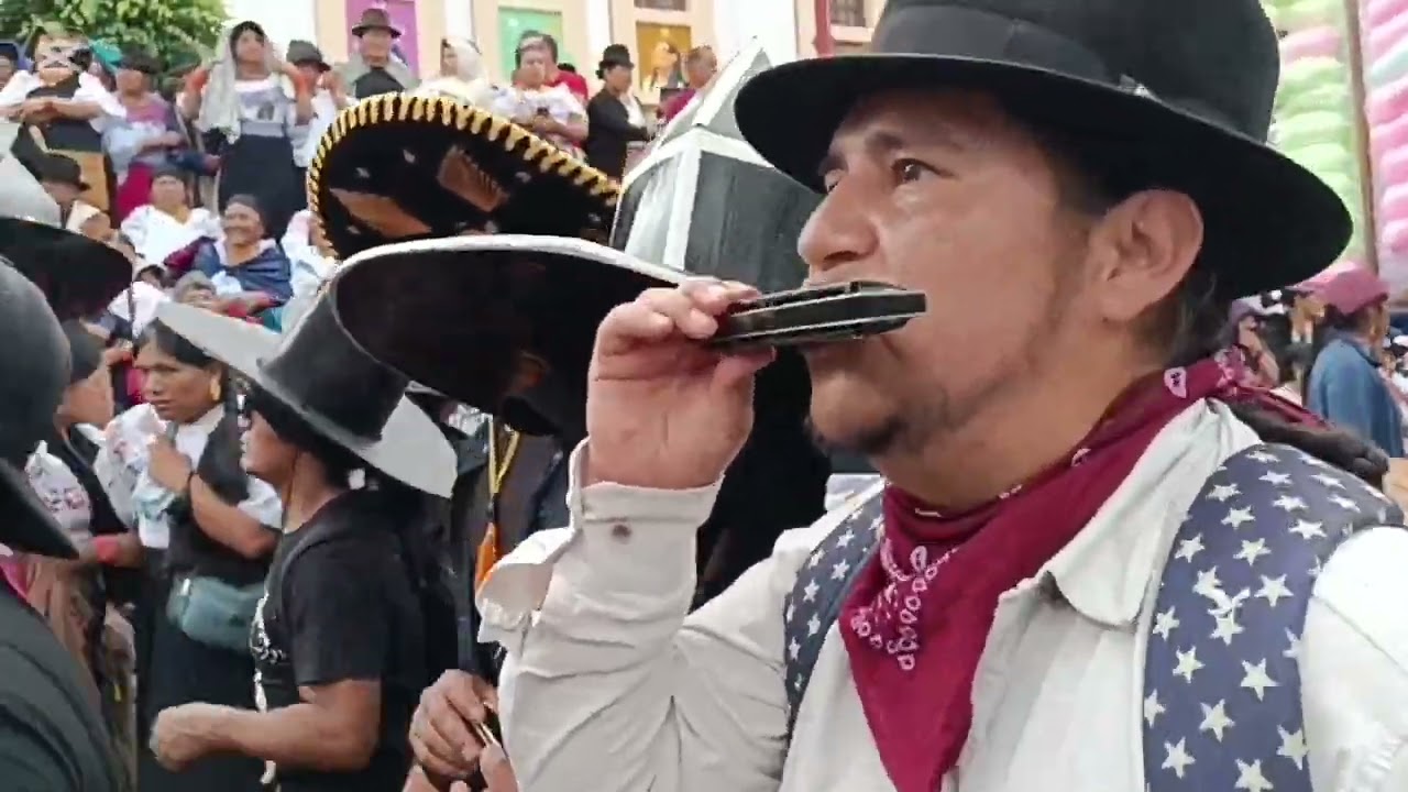 RUNA LLAKTAKUNAPAK KAWSAY TV _ COMUNIDAD TUNIBAMBA TOMA LA PLAZA DE COTACACHI