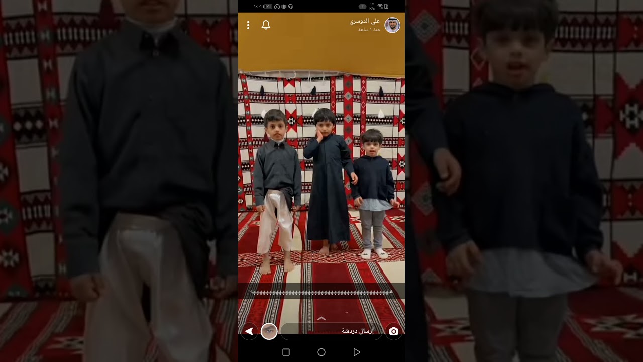 سنابات علي الدوسري يعلب مع الصغار