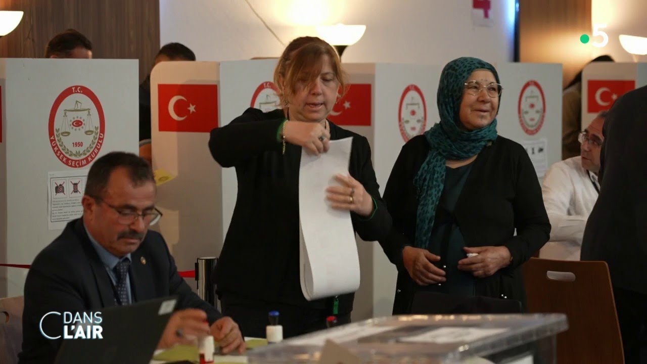 En France, la communauté turque soutient Erdogan, dans un climat de tension #cdanslair 12.05.2023