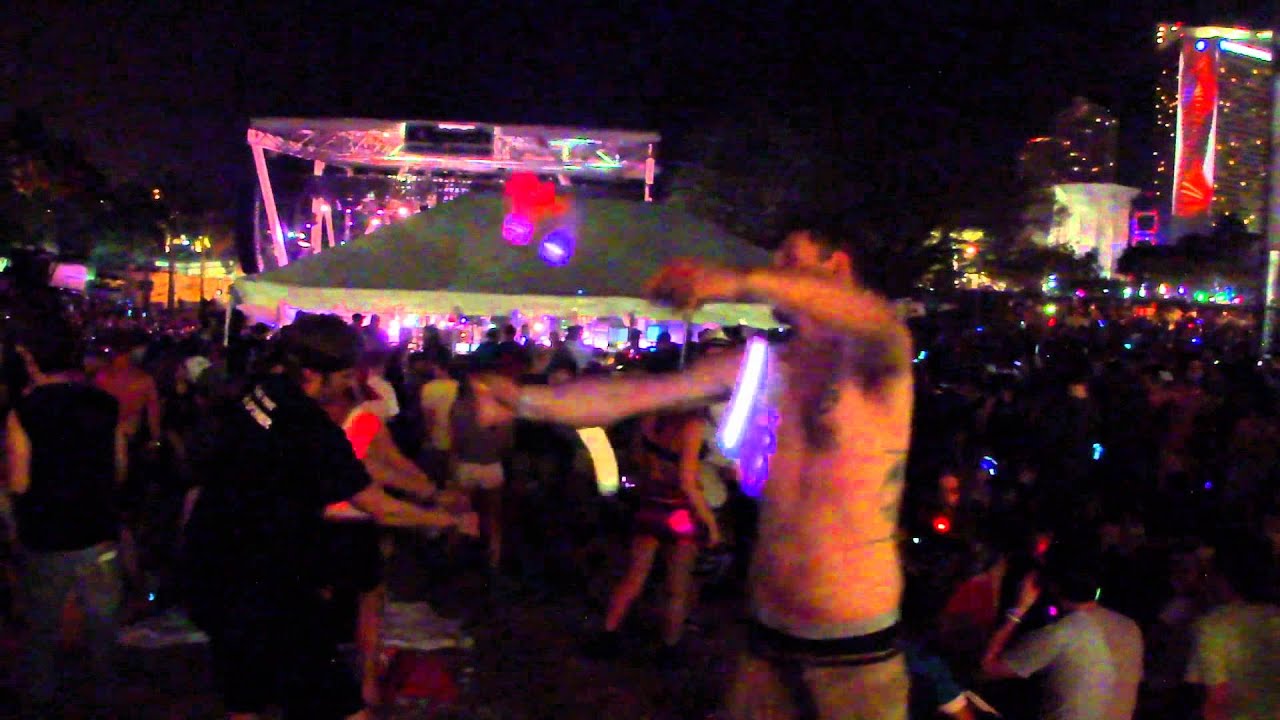 Ultra Poi LED Glowstick [EmazingLights.com]