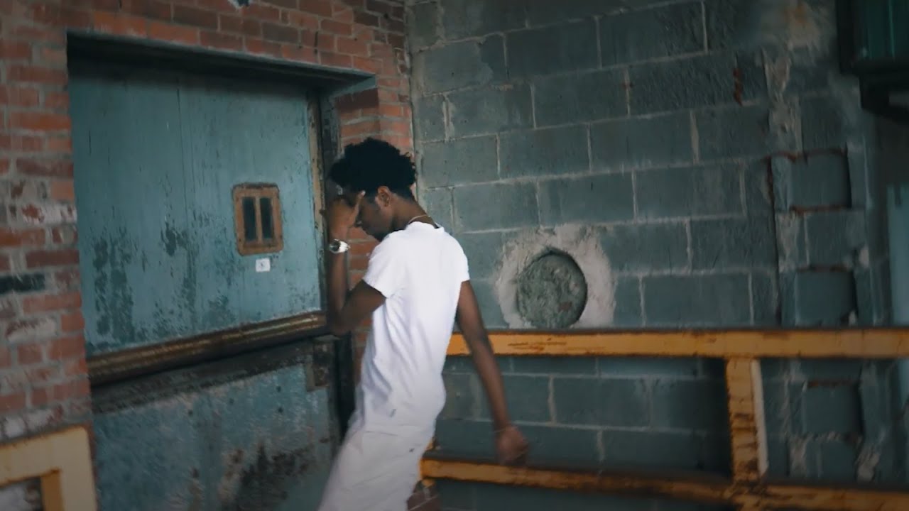 Joey_OnTheBeat (feat. Stro Stylez) - Top Shelf [Music Video]