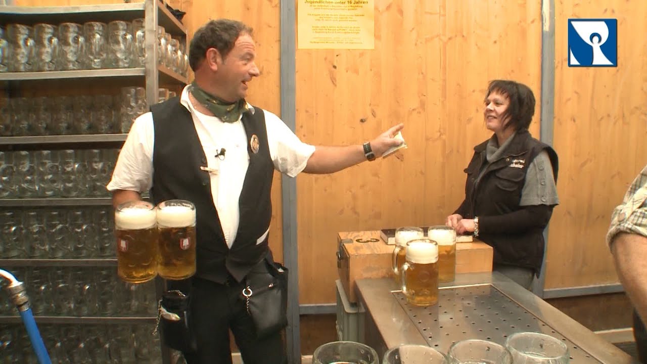 Ein Seelsorger auf dem Oktoberfest.