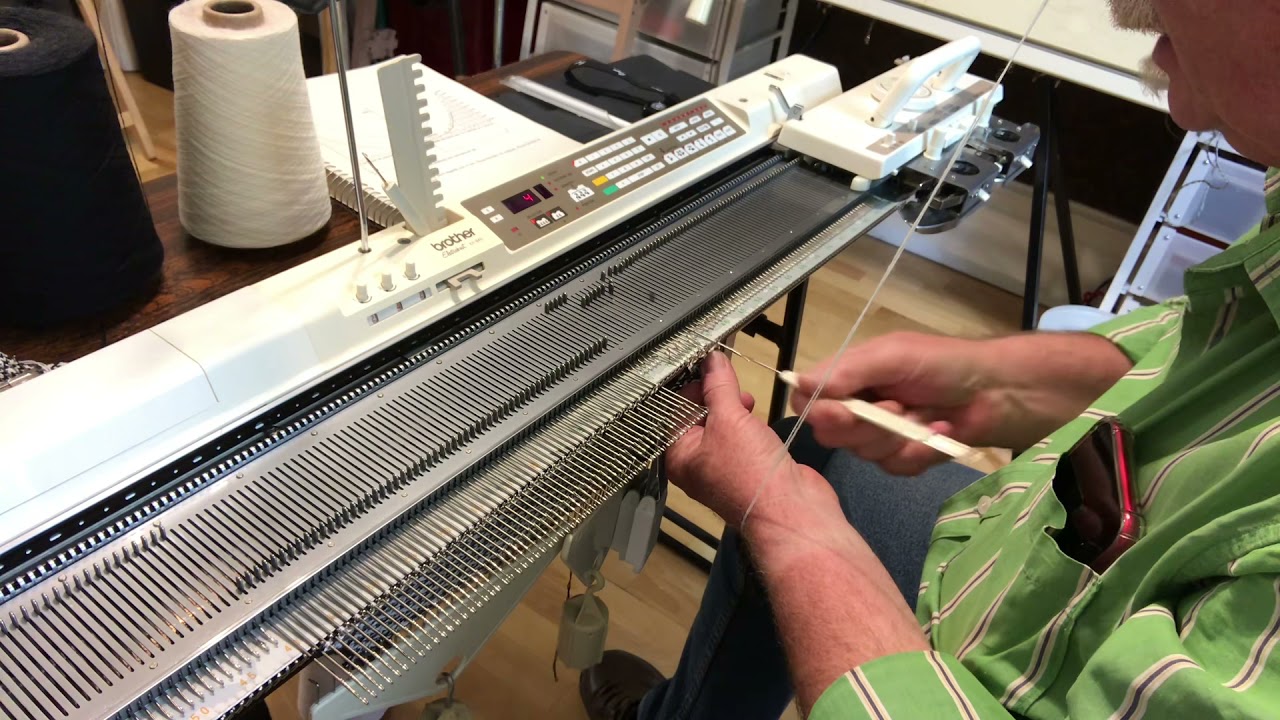 Encolure sur machine KH930 et KH940 en jacquard simple fonture