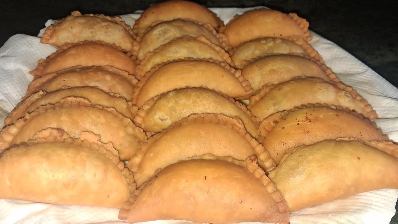 बिना चीनी,बिना मावा और बिना मैदा के बने एकदम लाजवाब सेहतमंद गेहूं के आटे की गुजिया रेसिपी | #gujiya 