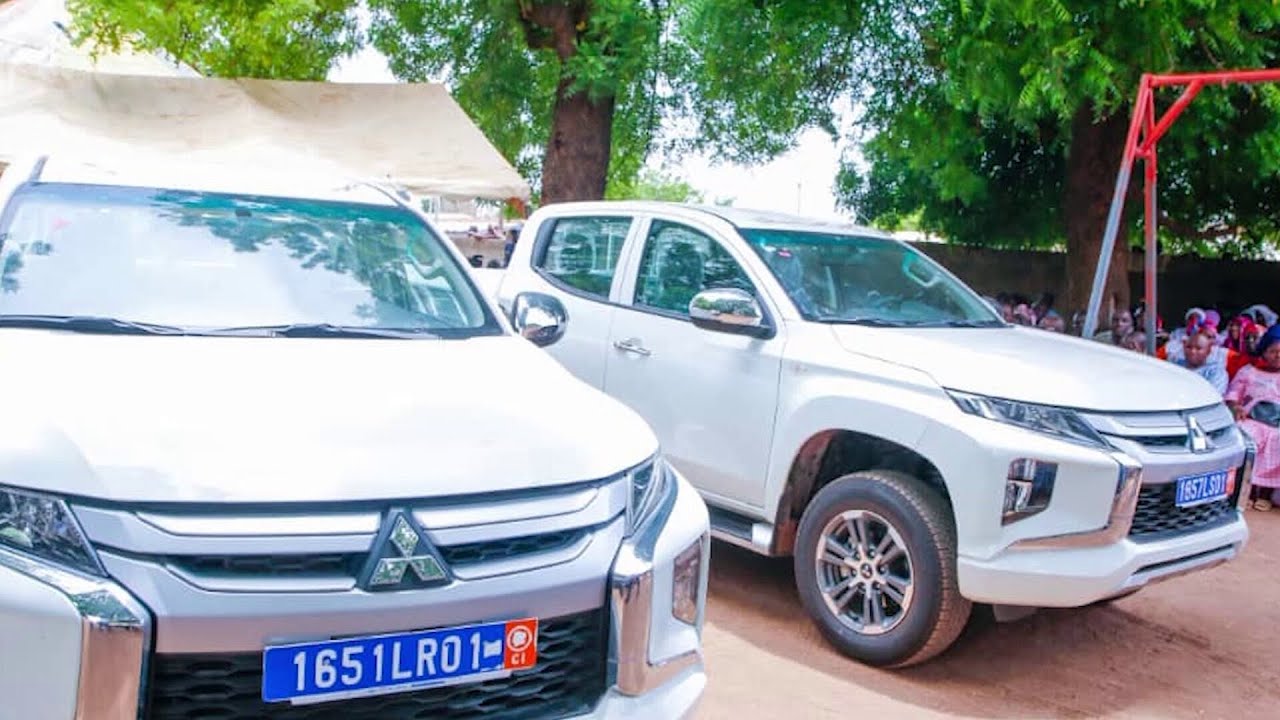 Mariatou Koné offre 2 véhicules de types 4x4 aux communautés réligieuses de Boundiali