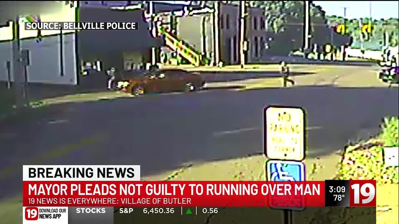 Richland County mayor pleads not guilty to running over man wanted for parole violation