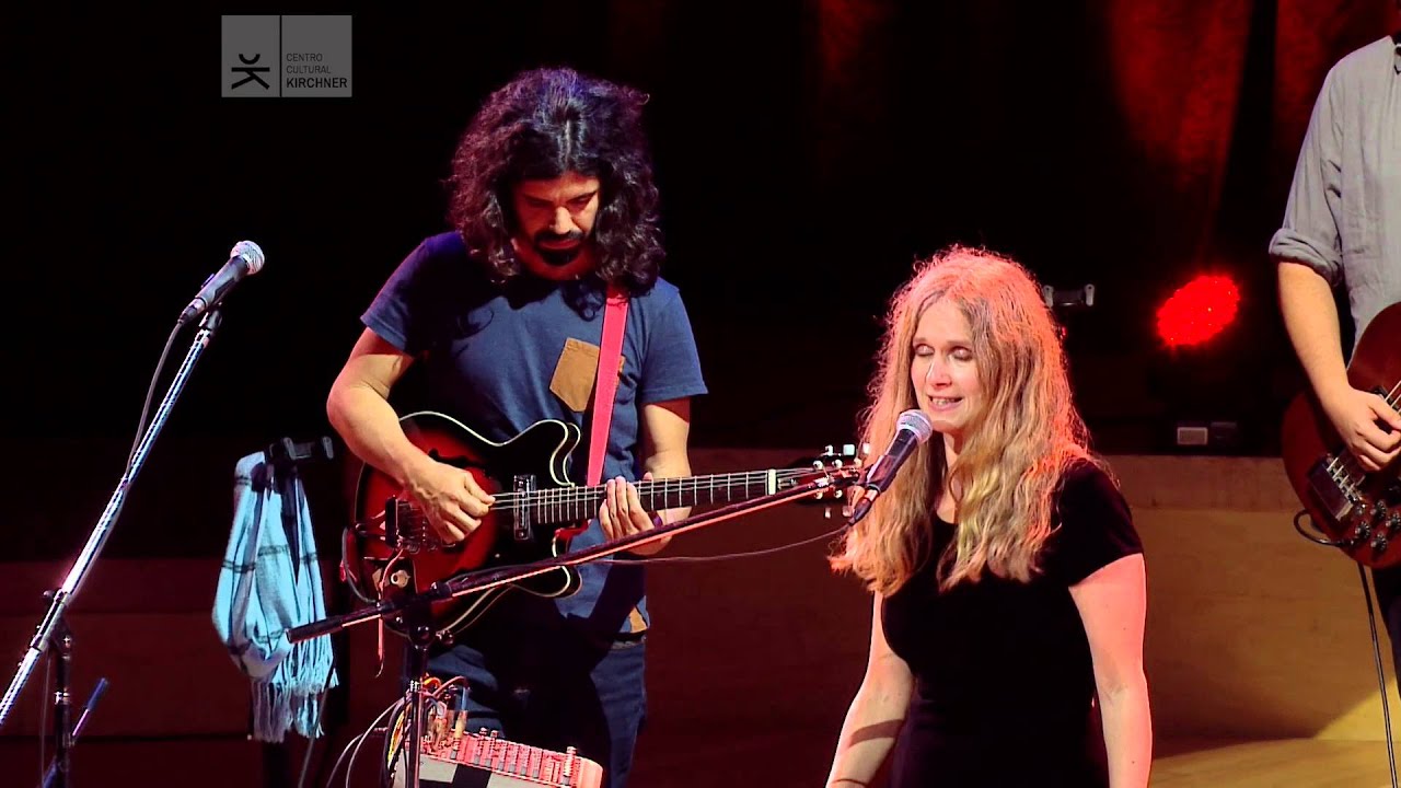 Juana Molina y Moreno Veloso: Assim | La Ballena Azul