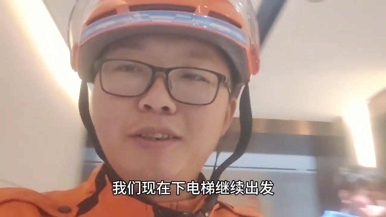一天五十单，一单十块钱，深圳目前做外卖员还是比较好