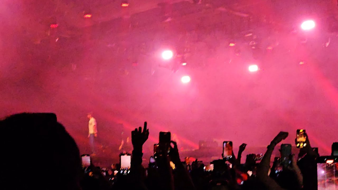 The Chainsmokers - Smooth (Used To Be) LIVE Arena@Expo Singapore